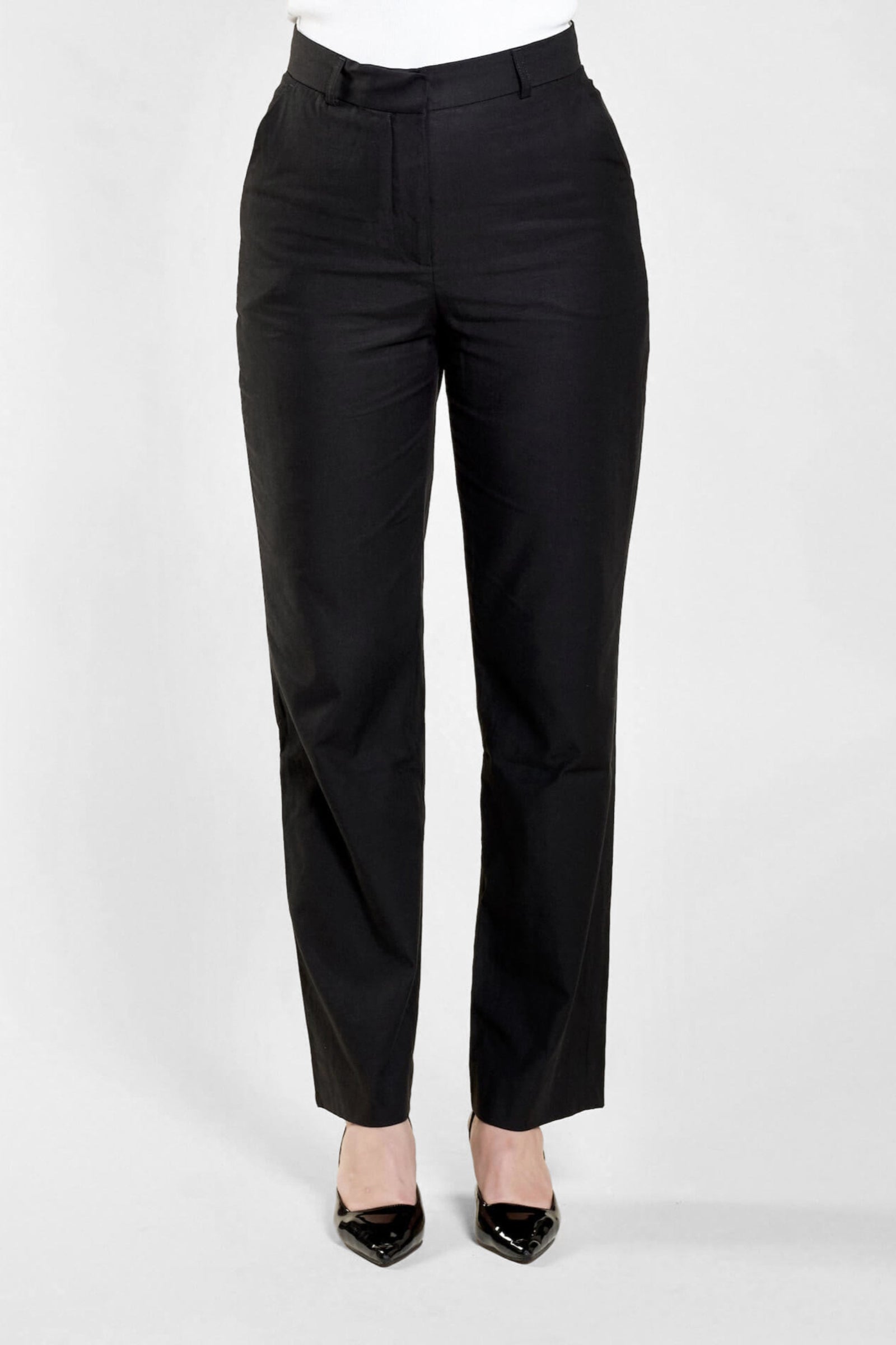 Elegant black trousers from Cyme Copenhagen, crafted from natural materials like lyocell, demonstrating the brand's commitment to timeless design and sustainable, inclusive fashion.