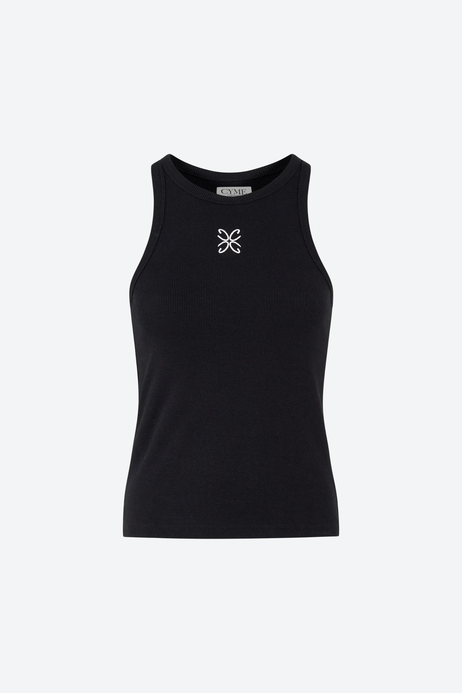 Sort ribstrikket top fra CYME Copenhagen med rund hals og broderet CYME-logo på brystet – lavet i blød økologisk bomuld.