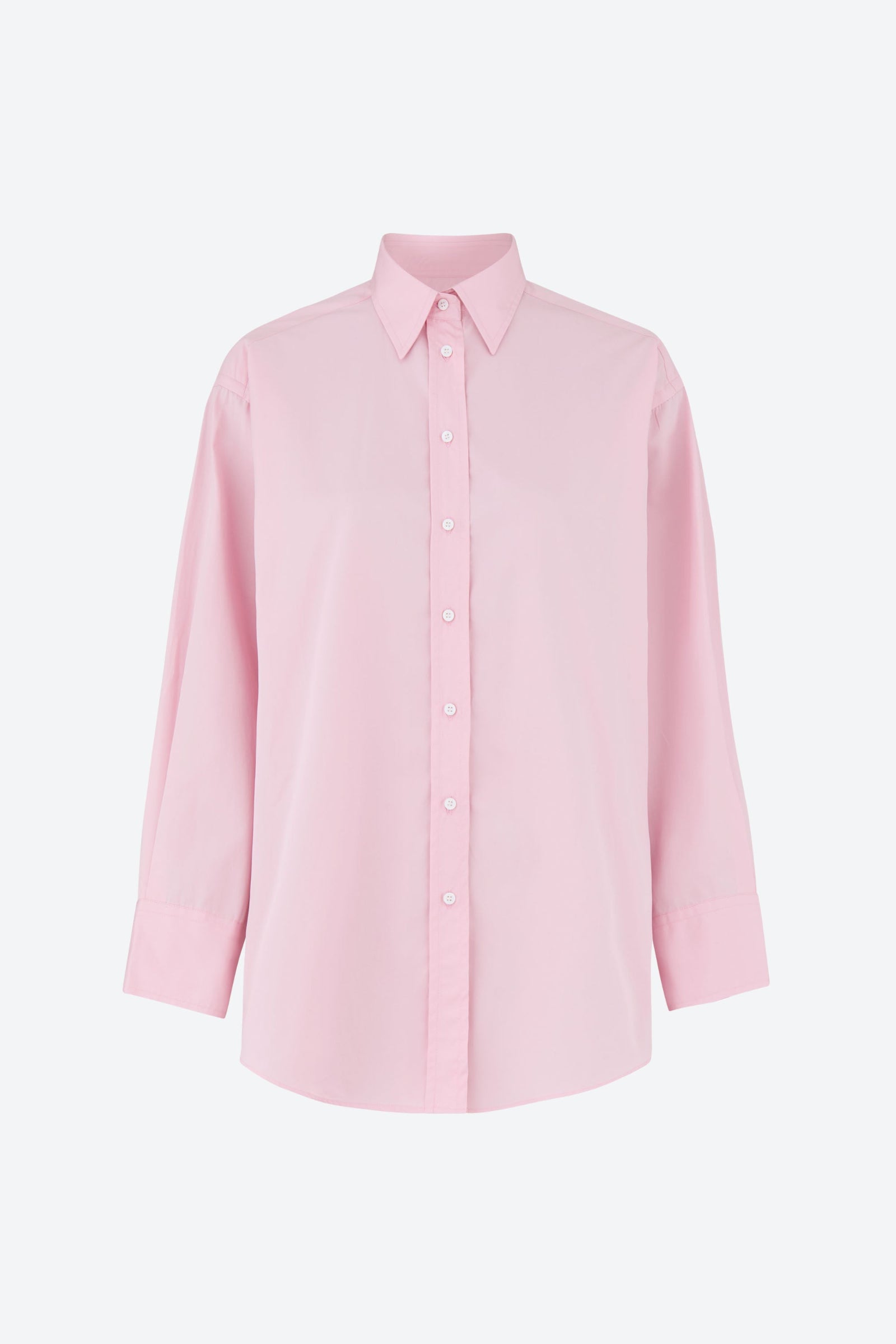Oversize skjorte i lyserød Supima-bomuld fra CYME Copenhagen, designet med klassisk krave, knaplukning og lange ærmer med manchetter.